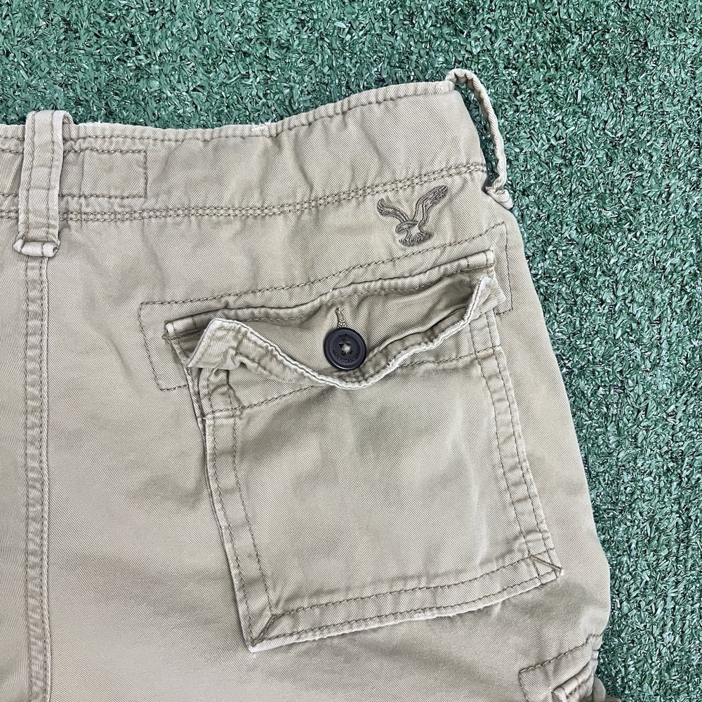 Vintage Y2K American Eagle Outfitters Mens Classic Cargo Shorts Khaki Size 33 - Picture 7 of 7